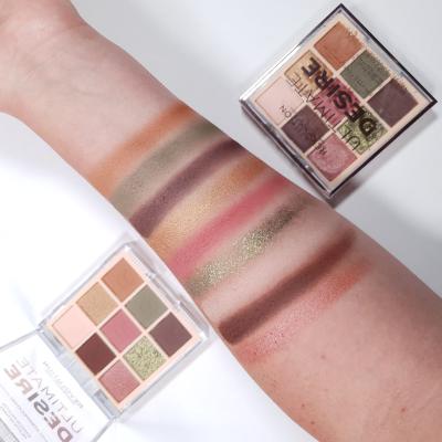 Makeup Revolution London Ultimate Desire Sjenilo za oči za žene 8,1 g Nijansa Stripped Khaki