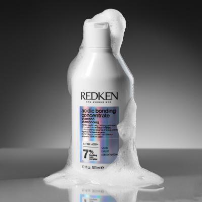 Redken Acidic Bonding Concentrate Dream Big Poklon set šampon Acidic Bonding Concentrate 300 ml + regenerator Acidic Bonding Concentrate 300 ml + njega kose Acidic Bonding Concentrate Leave-In Treatment 150 ml